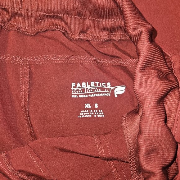 Fabletics Maroon Scrub Set XL/XLP - Picture 5 of 7